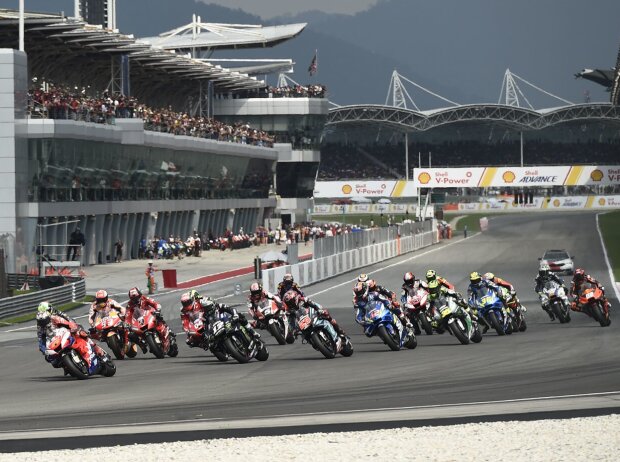 Titel-Bild zur News: MotoGP Start in Sepang