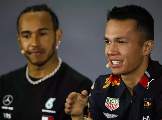 Alexander Albon, Lewis Hamilton Titel-Bild zur News: Alexander Albon, Lewis Hamilton
