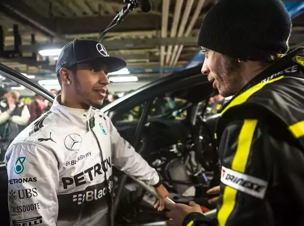 Valentino Rossi, Lewis Hamilton Titel-Bild zur News: Valentino Rossi, Lewis Hamilton