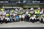 Lewis Hamilton (Mercedes), Valtteri Bottas (Mercedes) und Toto Wolff 