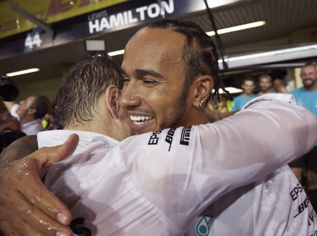 Titel-Bild zur News: Lewis Hamilton mit Renningenieur Peter Bonnington