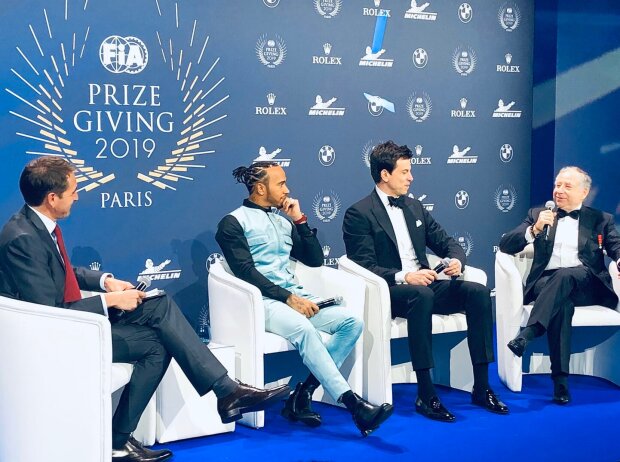 Titel-Bild zur News: Tom Clarkson, Lewis Hamilton, Toto Wolff, Jean Todt bei der Weltmeister-PK vor der FIA-Gala in Paris 2019