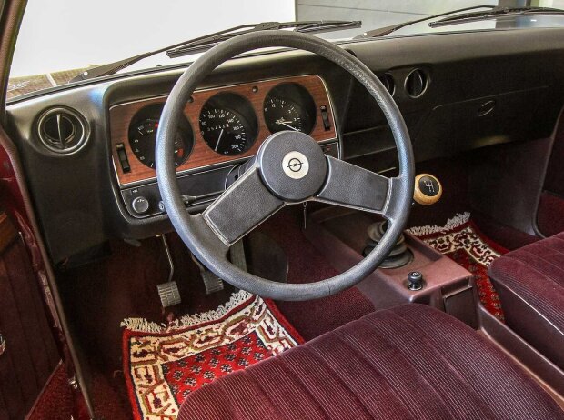 Opel Manta A (1975) Opel Manta A (1975)