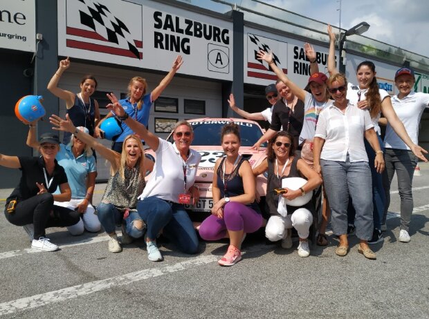Titel-Bild zur News: Teilnehmerinnen Women's Track Day 2019 auf dem Salzburg Ring