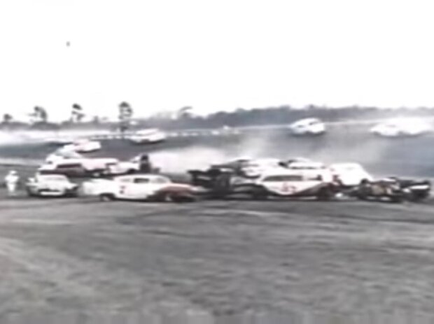Titel-Bild zur News: NASCAR-Massencrash in Daytona 1960