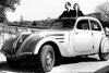 Peugeot 402 (1935-1942) mit Doppelscheinwerfern hinter dem Grill
