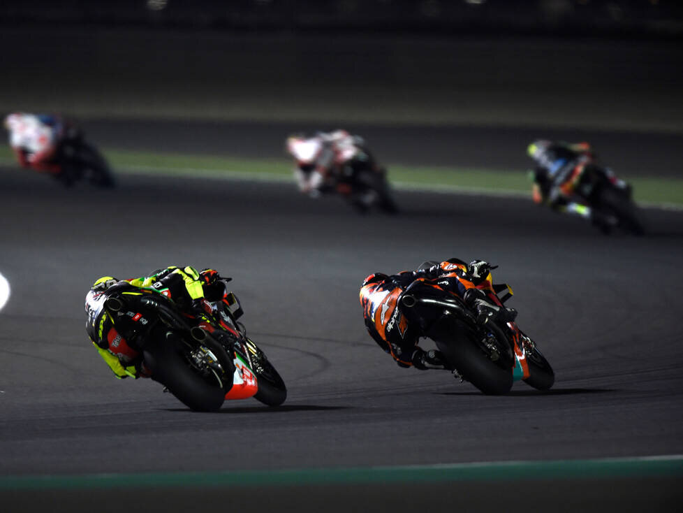 Renn-Action beim GP Katar 2019 unter Flutlicht