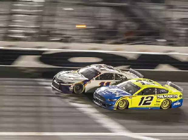 Denny Hamlin, Ryan Blaney Titel-Bild zur News: Denny Hamlin, Ryan Blaney