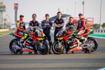 Andrea Iannone, Romano Albesiano, Bradley Smith, Massimo Rivola, Fausto Gresini und Aleix Espargaro (Aprilia)