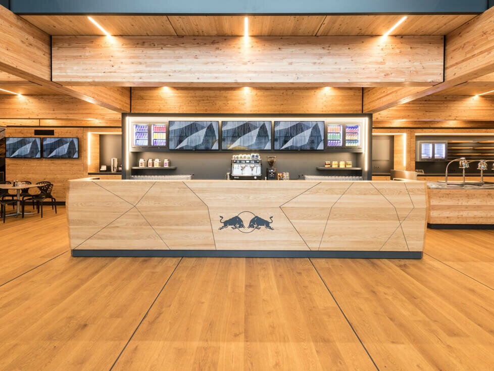 Red-Bull-Holzhaus