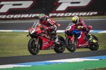 Chaz Davies vor Alvaro Bautista