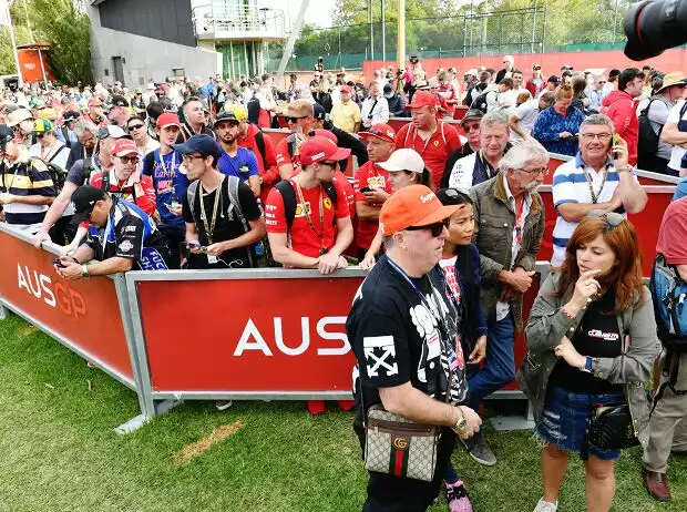 Fans in Melbourne Titel-Bild zur News: Fans in Melbourne