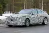 Bild zum Inhalt: Mercedes-AMG C 53 (2021): Erlkönig versteckt Vierzylinder