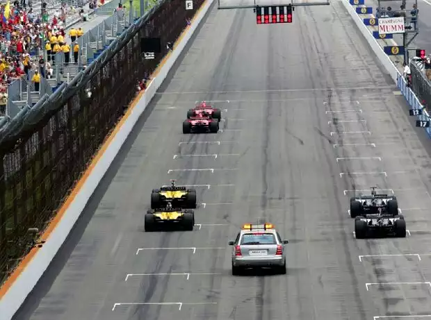 Start zum US-Grand-Prix 2005 in Indianapolis Titel-Bild zur News: Start zum US-Grand-Prix 2005 in Indianapolis