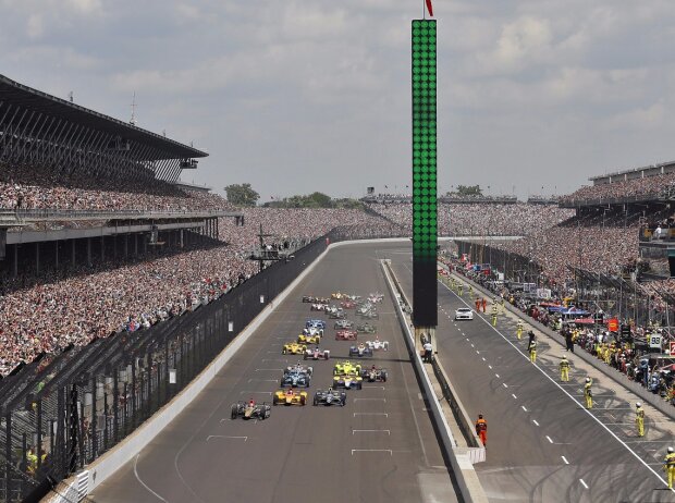 Titel-Bild zur News: Indianapolis 500 2016, Zuschauer, Start