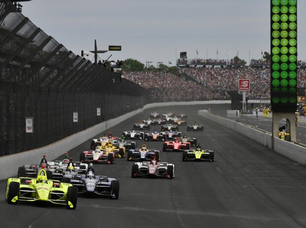 Titel-Bild zur News: Start zum Indy 500 2019
