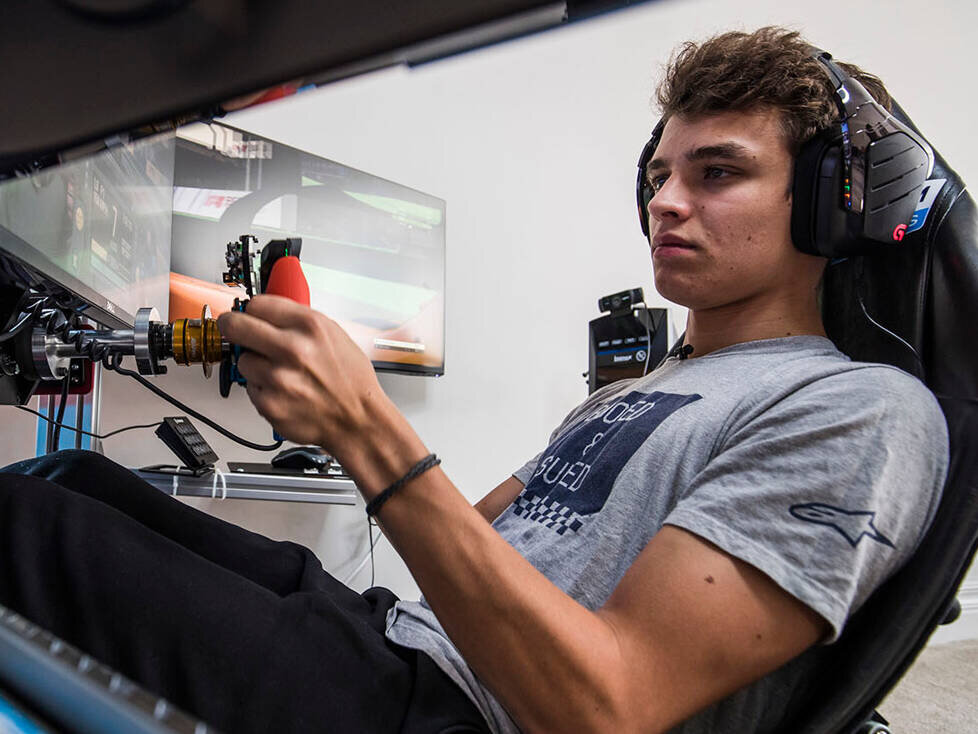 E-Sport: Lando Norris im Simulator