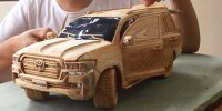 Holzschnitzerei: TOYOTA Land Cruiser V8 2020