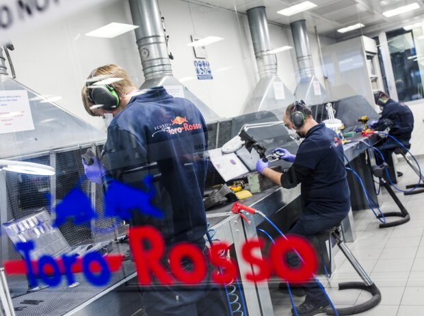 Titel-Bild zur News: Fabrik von Toro Rosso in Faenza, 2018