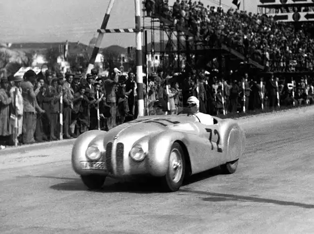 Titel-Bild zur News: 80 Jahre Kamm Coupé