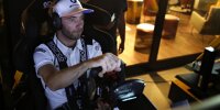 Bild zum Inhalt: Philipp Eng: Sim-Racing-Podium kommt nicht an echte Pokale heran