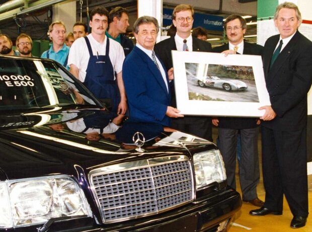Hans Herrmann erhält den 10.000. E 500 Hans Herrmann erhält den 10.000. E 500
