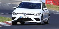 Bild zum Inhalt: VW Golf R (2020) fast ungetarnt auf dem Nürburgring erwischt