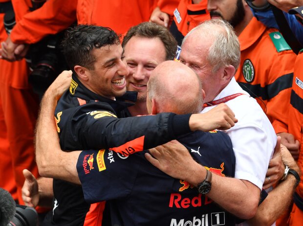 Titel-Bild zur News: Daniel Ricciardo, Christian Horner, Adrian Newey, Helmut Marko