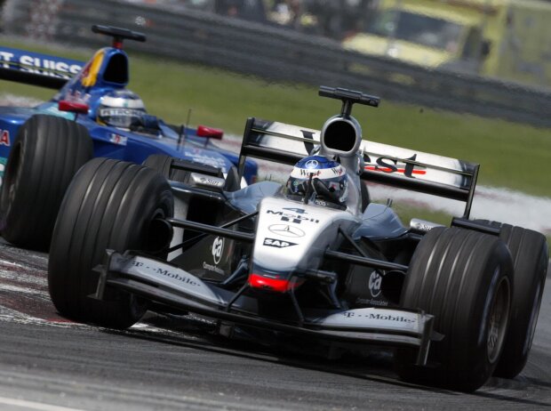 Kimi Räikkönen vor Nick Heidfeld Kimi Räikkönen vor Nick Heidfeld