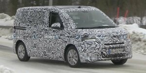 Volkswagen Transporter T7 Erlkönig in Bewegung erwischt