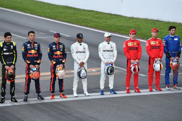 Esteban Ocon Alexander Albon Max Verstappen Lewis Hamilton Valtteri Bottas Charles Leclerc Sebastian Vettel Carlos Sainz Ferrari Ferrari F1Renault Renault F1Red Bull Red Bull F1Mercedes Mercedes F1McLaren McLaren F1 ~Esteban Ocon (Renault), Alexander Albon (Red Bull), Max Verstappen (Red Bull), Lewis Hamilton (Mercedes), Valtteri Bottas (Mercedes), Charles Leclerc (Ferrari), Sebastian Vettel (Ferrari) und Carlos Sainz (McLaren) ~ 