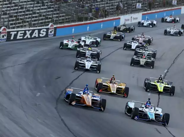 Start zum DXC Technology 600 der IndyCar-Serie 2019 in Fort Worth Titel-Bild zur News: Start zum DXC Technology 600 der IndyCar-Serie 2019 in Fort Worth