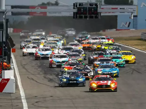 VLN, Start Titel-Bild zur News: VLN, Start