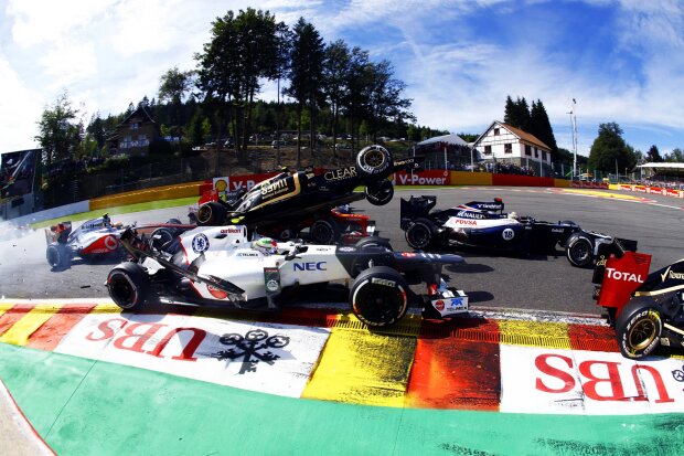 Romain Grosjean Sergio Perez Fernando Alonso Lewis Hamilton Ferrari Ferrari F1Lotus Lotus F1 Team F1Renault Renault F1Alfa Romeo Alfa Romeo F1Mercedes Mercedes F1McLaren McLaren F1 ~Romain Grosjean (Haas), Sergio Perez (Racing Point), Fernando Alonso und Lewis Hamilton (Mercedes) ~ 