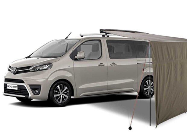 Campingausrüstung beim Toyota-Händler