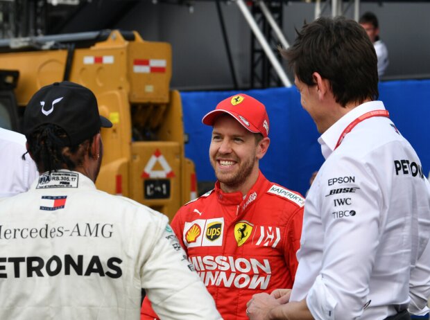 Titel-Bild zur News: Lewis Hamilton, Sebastian Vettel, Toto Wolff