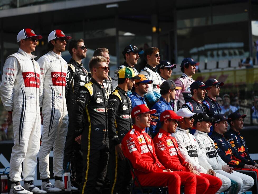 Kimi Räikkönen, Antonio Giovinazzi, Romain Grosjean, Kevin Magnussen, Robert Kubica, George Russell, Sergio Perez, Lance Stroll, Nico Hülkenberg, Daniel Ricciardo, Carlos Sainz, Lando Norris, Pierre Gasly, Daniil Kwjat, Charles Leclerc, Sebastian Vettel,