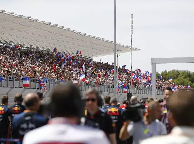 Volle Tribüne Titel-Bild zur News: Volle Tribüne