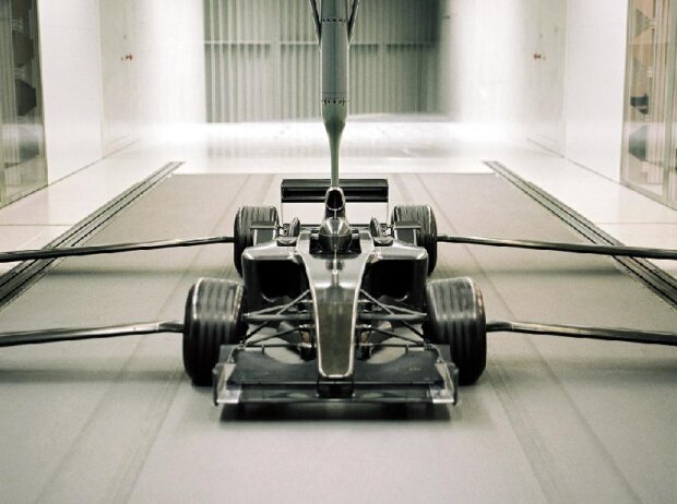Titel-Bild zur News: Formel-1-Auto im Windkanal