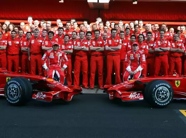 Titel-Bild zur News: Ferrari-Teamfoto 2008