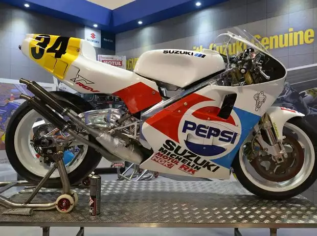 Suzuki RGVR500 von Kevin Schwantz Titel-Bild zur News: Suzuki RGVR500 von Kevin Schwantz