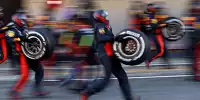 Red-Bull-Mechaniker mit Pirelli-Reifen