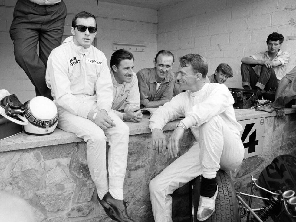 Jackie Stewart mit Graham Hill und Dan Gurney