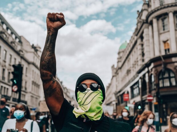 Titel-Bild zur News: BlackLivesMatter: Lewis Hamilton demonstriert in London