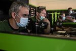 Pere Riba und der Rest der Crew von Jonathan Rea