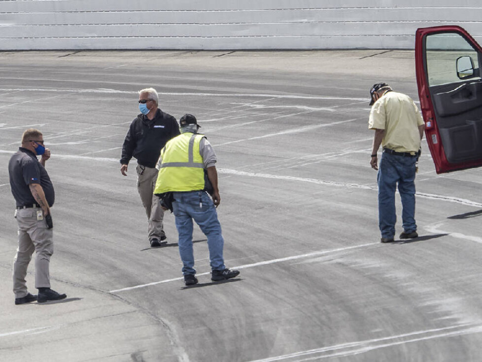 Weeper: Undichte Stellen im Asphalt auf dem Pocono Raceway