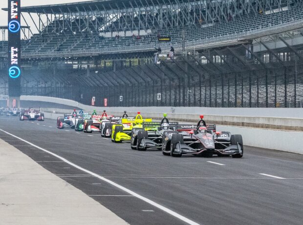IndyCars in der Boxengasse beim Grand Prix von Indianapolis 2019