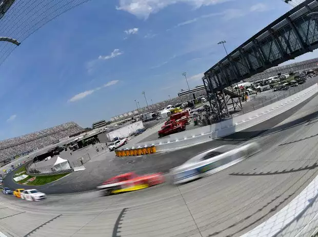 Renn-Action auf der Monster-Mile in Dover Titel-Bild zur News: Renn-Action auf der Monster-Mile in Dover