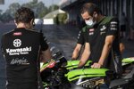 Kawasaki-Mechaniker mit Mundschutz