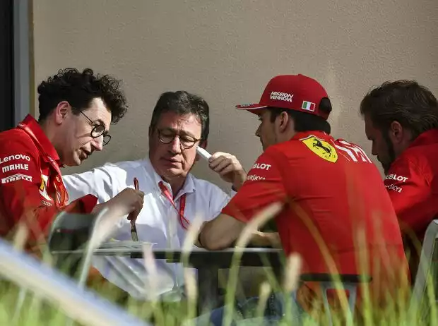 Titel-Bild zur News: Mattia Binotto, Louis Camilleri, Charles Leclerc und Gino Rosato